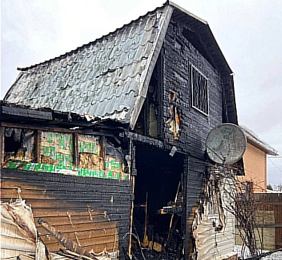 Снос сгоревшего дачного домика